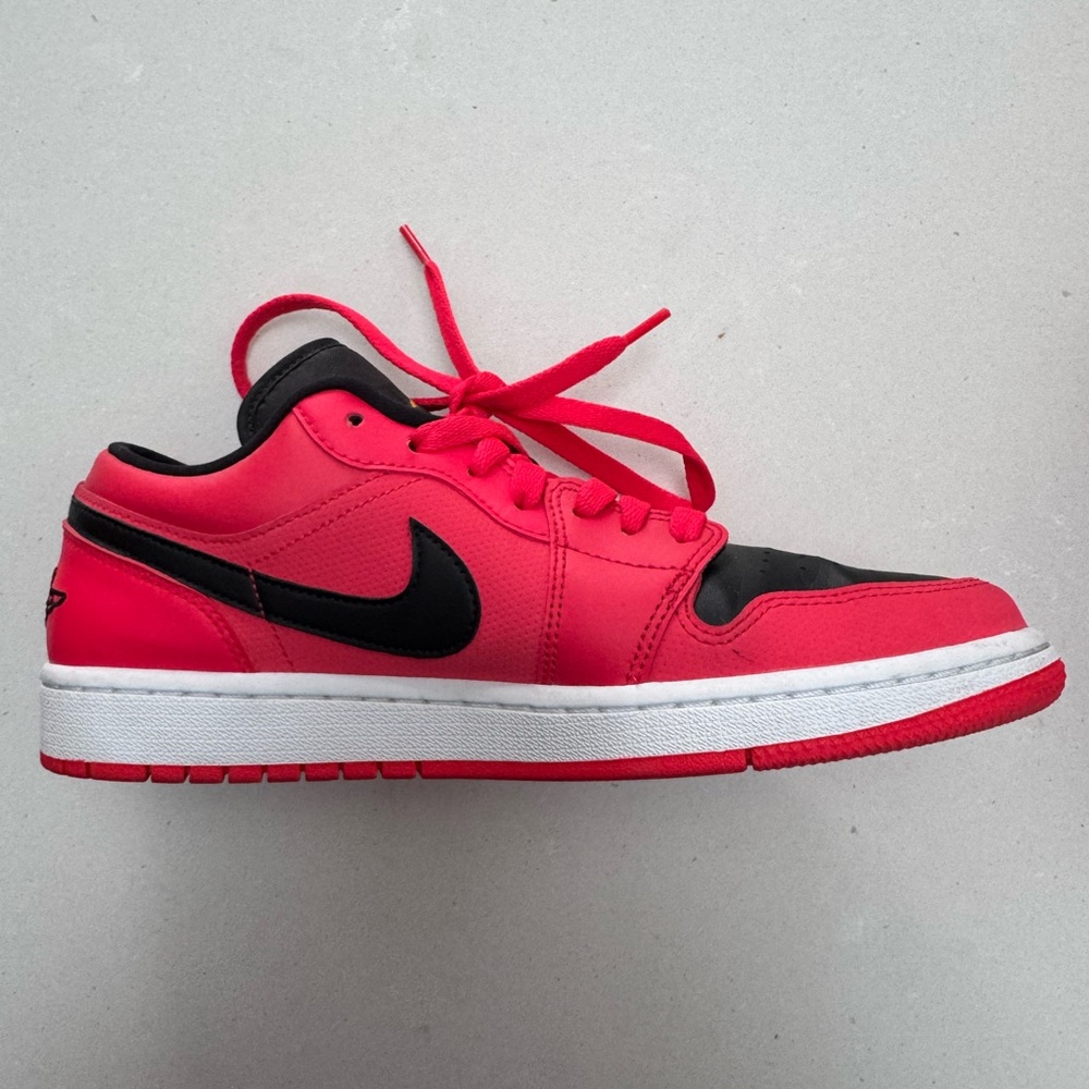 Air Jordan low red and black. - Picture 4 of 4